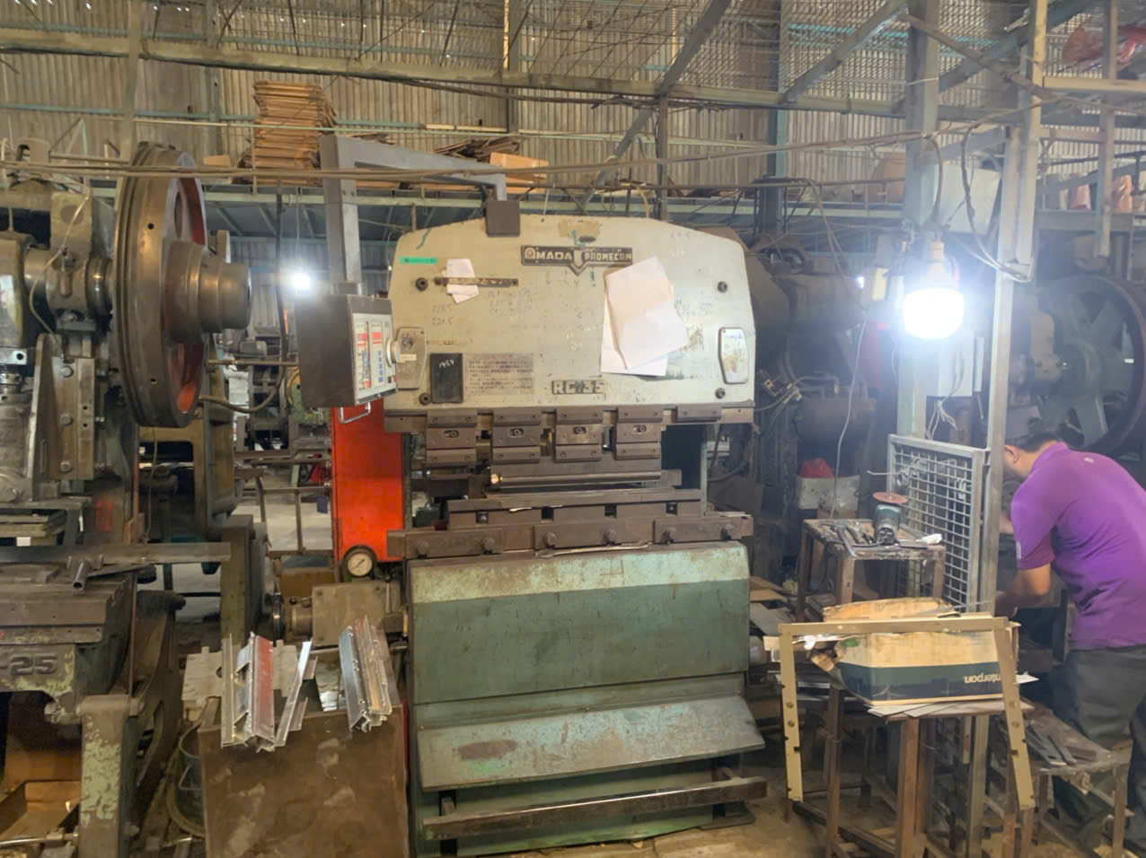 Bending machine 4